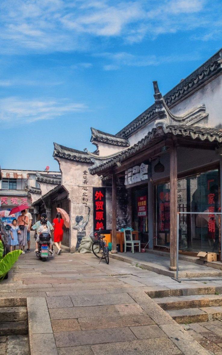 请问一下这个是什么字体，觉得挺帅，想练？游戏画面